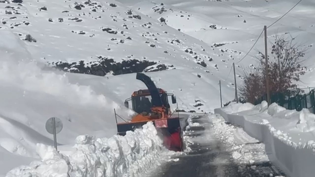 Bingöl, Batman ve Şırnak'ta kar nedeniyle 104 yerleşim yerinin yolu ulaşıma kapandı