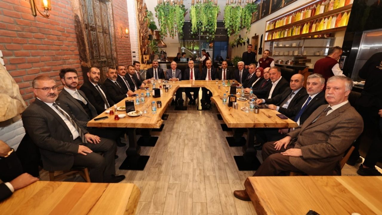 Çalışma ve Sosyal Güvenlik Bakanı Işıkhan, AK Parti Mardin teşkilatı ile bir araya geldi