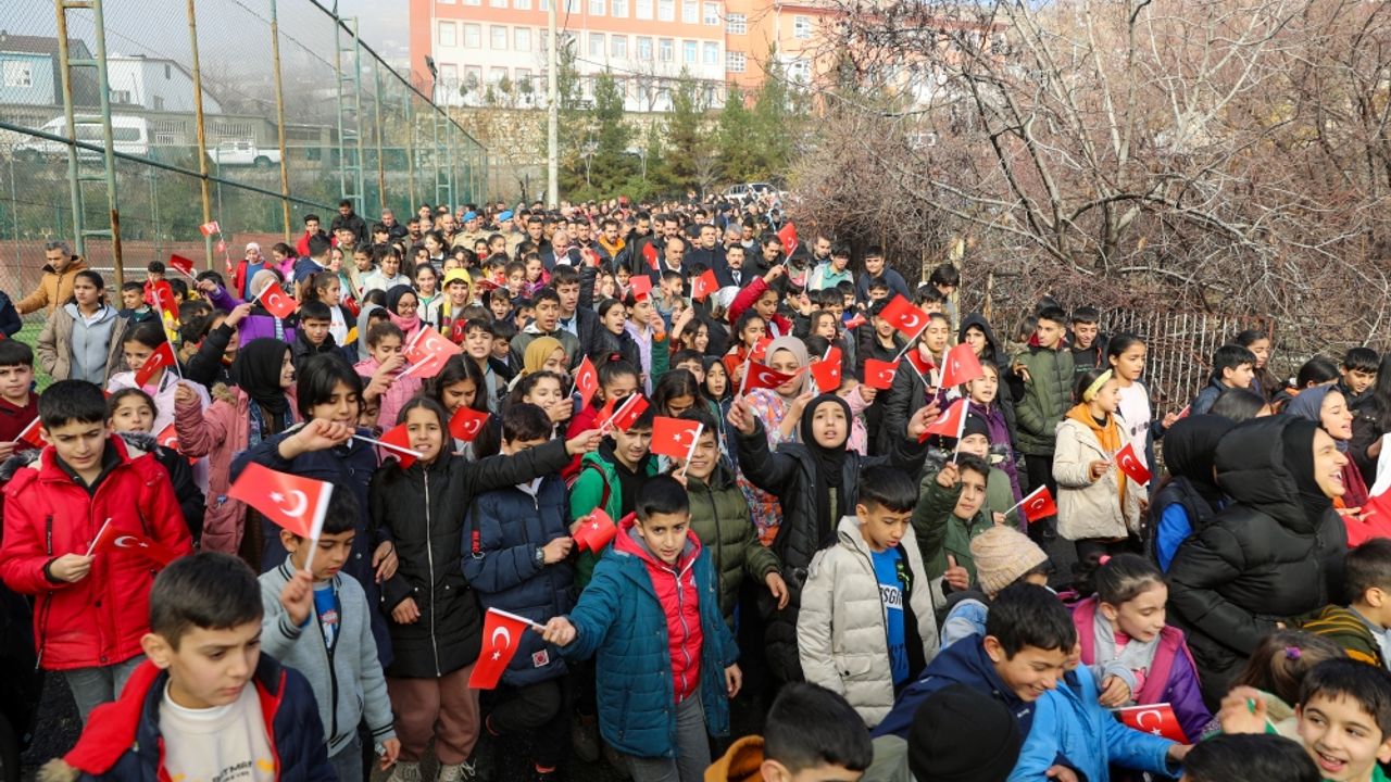 Diyarbakır'da "Şehitlere Saygı" yürüyüşü düzenlendi