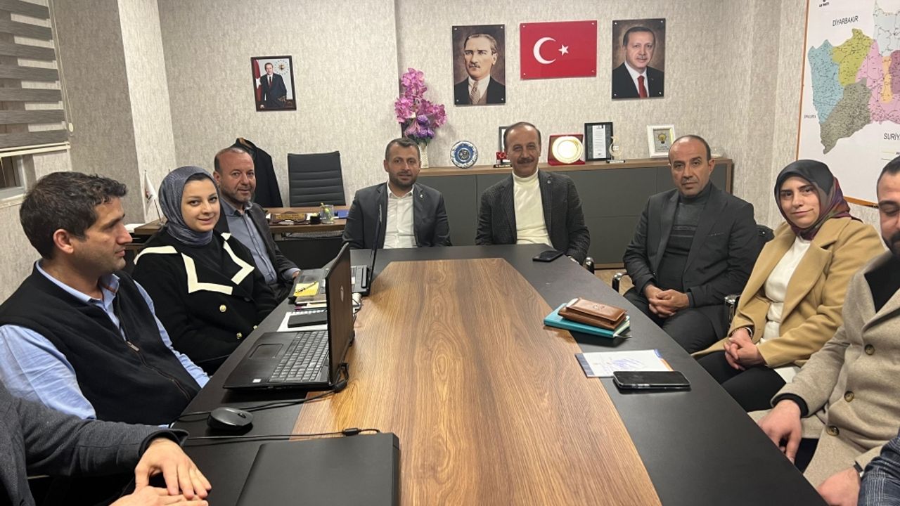 Mardin Büyükşehir Belediye Başkan adayı Erin'den, Seçim Koordinasyon Merkezi'ni ziyaret