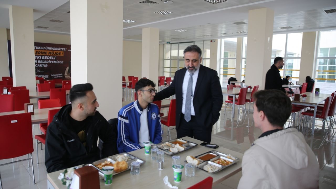 Mardin Büyükşehir Belediyesi desteğiyle üniversite öğrencilerine yemek desteği