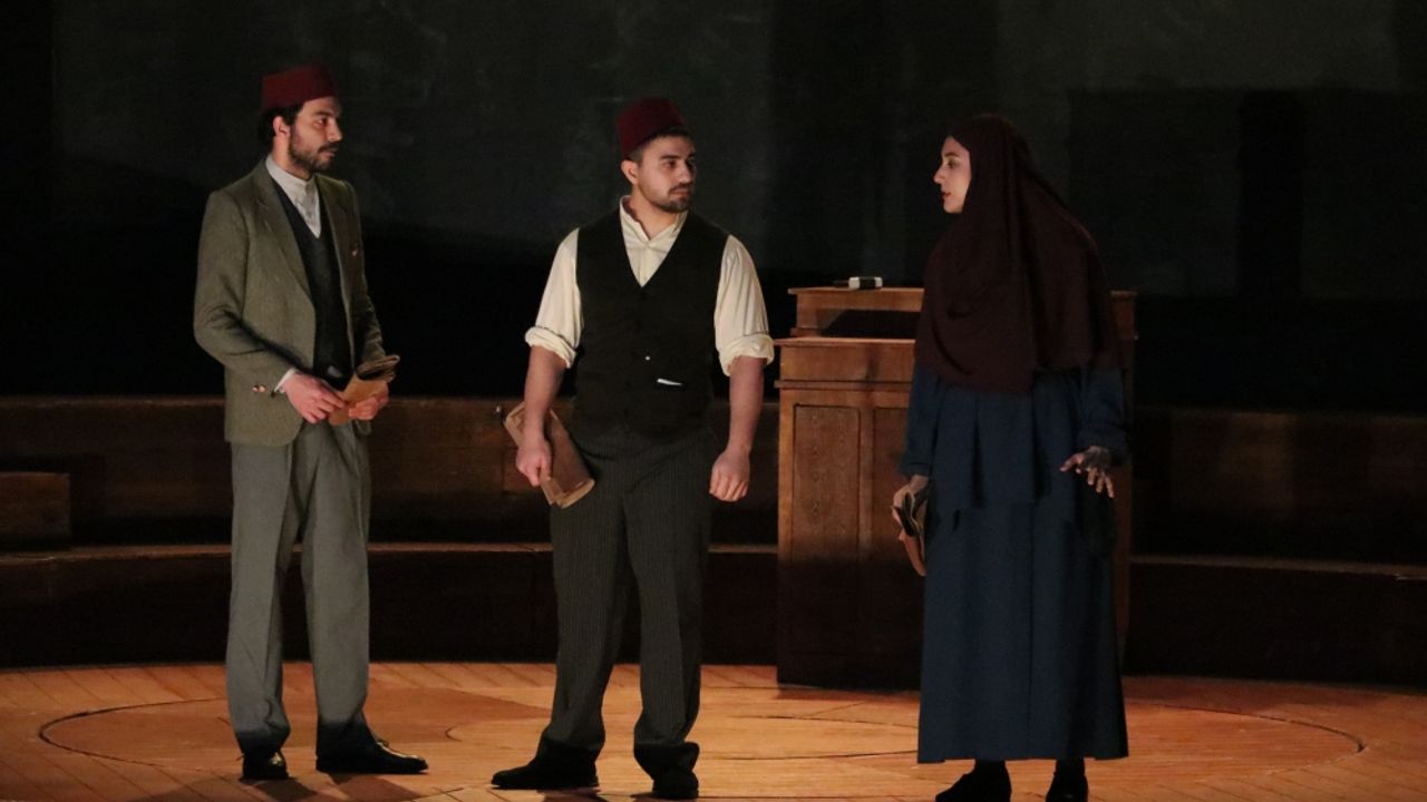 Gaziantep'te "Cumhuriyet'e Doğru" tiyatro oyunu sahnelendi