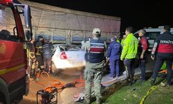 Şanlıurfa'da tır ile çarpışan otomobildeki 3 kişi öldü, 2 kişi yaralandı