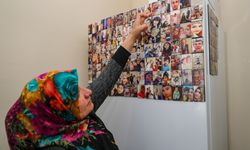 6 ŞUBAT DEPREMLERİNİN BİRİNCİ YILI - Diyarbakırlı annenin elinde depremde kaybettiği çocukları ve torunlarının fotoğrafları kaldı