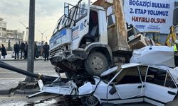 Gaziantep'te çekicinin trafik ışıklarında bekleyen 6 araca çarpması sonucu 3 kişi yaralandı