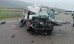 Gaziantep’te iki hafif ticari aracın çarpıştığı kazada 3 kişi yaralandı