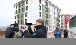 Ulusal ve uluslararası medya mensupları Adıyaman'daki deprem konutlarını gezdi
