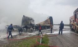 Şırnak'ta yanan tırın sürücüsü yaralandı
