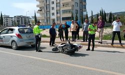Adıyaman'da sürücü adayının kullandığı otomobille çarpışan motosikletin sürücüsü yaralandı