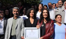 Artuklu Belediye Başkanı Mehmet Ali Amak, mazbatasını aldı