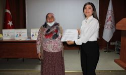 Diyarbakır'da hastanede eğitim alan diyabet hastalarına diploma verildi