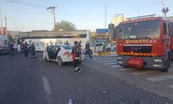 Mardin'de otomobil ile hafif ticari aracın çarpışması sonucu 4 kişi yaralandı