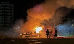 Diyarbakır'da park halindeki otomobil yandı