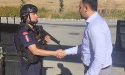 Hasankeyf Kaymakamı İmrak emniyet ve jandarma personeliyle bayramlaştı