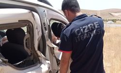 Şırnak'ta tıra çarpan hafif ticari aracın sürücüsü yaralandı