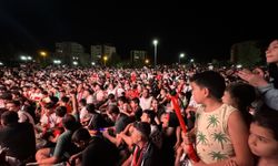Gaziantep ve çevre illerde vatandaşlar, milli maç heyecanını dev ekranların başında yaşadı
