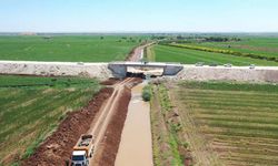 Şanlıurfa'da tahliye kanalı açma çalışmaları devam ediyor