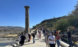 Gençler Nemrut Dağı ören yerlerini gezdi