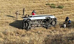 Şırnak'ta servis minibüsünün devrilmesi sonucu 6 kişi yaralandı