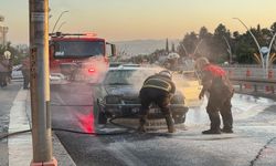 Şanlıurfa'da seyir halindeki araç alev aldı