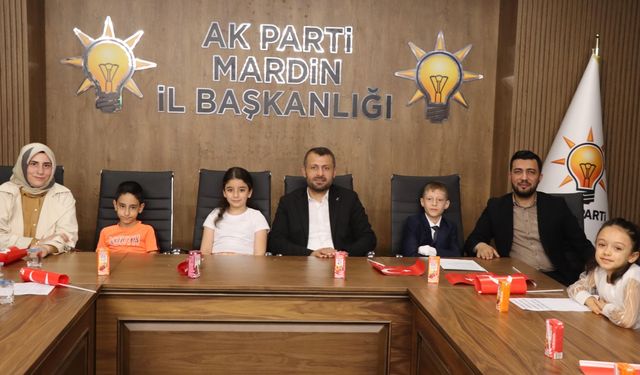 AK Parti Mardin İl Başkanı Alma, koltuğunu bir öğrenciye devretti