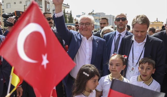 Almanya Cumhurbaşkanı Frank-Walter Steinmeier, Gaziantep'te okul ziyaretinde bulundu