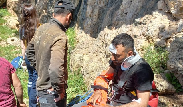 Mardin'de kayalıklardan düşen kişi ağır yaralandı