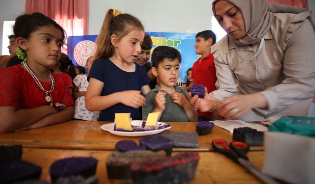 Mardin'de kırsal mahallelerde öğrenciler 23 Nisan'ı etkinliklerle kutluyor