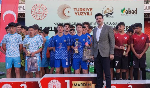 Mardin'de okullar arası futbol turnuvası düzenlendi