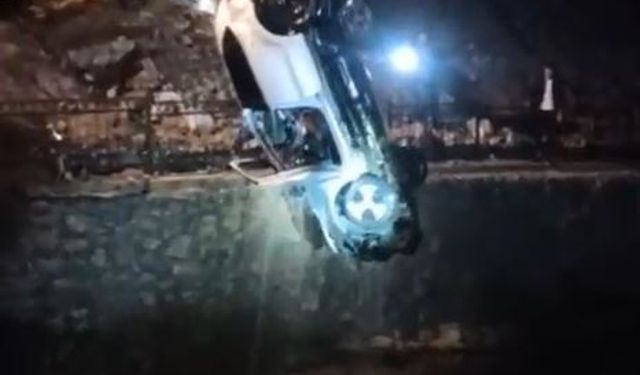 Şırnak'ta dereye devrilen hafif ticari araçtaki 4 kişi öldü