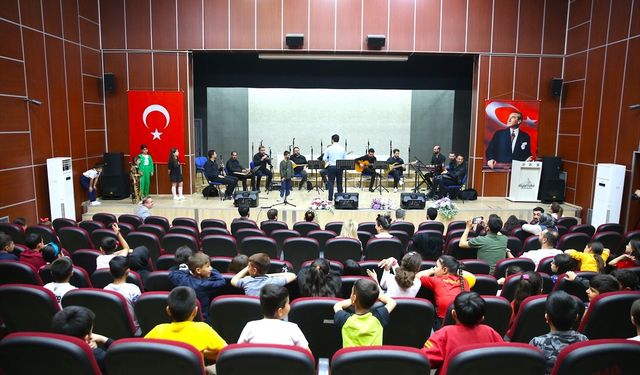 Diyarbakır'da "Müzik Diyarı Türk Halk Müziği Ses Yarışması"nın finalleri yapılıyor