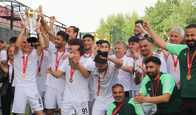 Karaköprü Belediyespor şampiyonluk kupasına kavuştu!