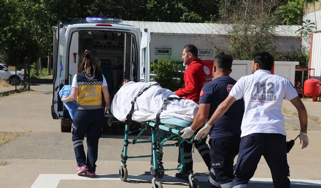 Diyarbakır'da ambulans helikopter kalça kemiği kırılan genç için havalandı