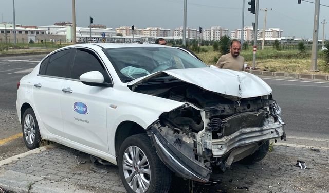 Diyarbakır'da iki otomobilin çarpıştığı kazada, 1 kişi yaralandı
