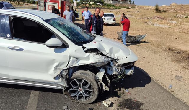 Mardin'de iki otomobilin çarpıştığı kazada 5 kişi yaralandı