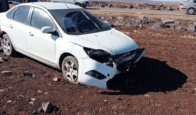 Şanlıurfa'da yoldan çıkan otomobildeki 3 kişi yaralandı