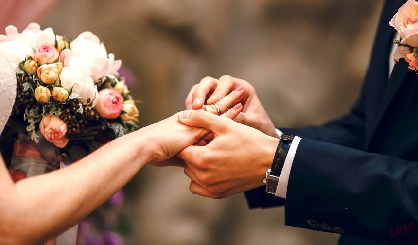 Evlenecek gençlere faizsiz kredi desteği! Tarih belli oldu