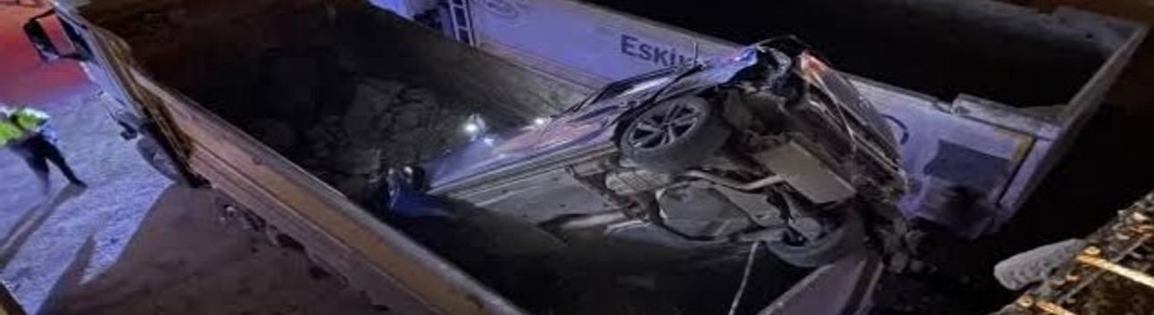 Şanlıurfa'da hafriyat kamyonun kasasına düşen otomobilin sürücüsü yaralandı